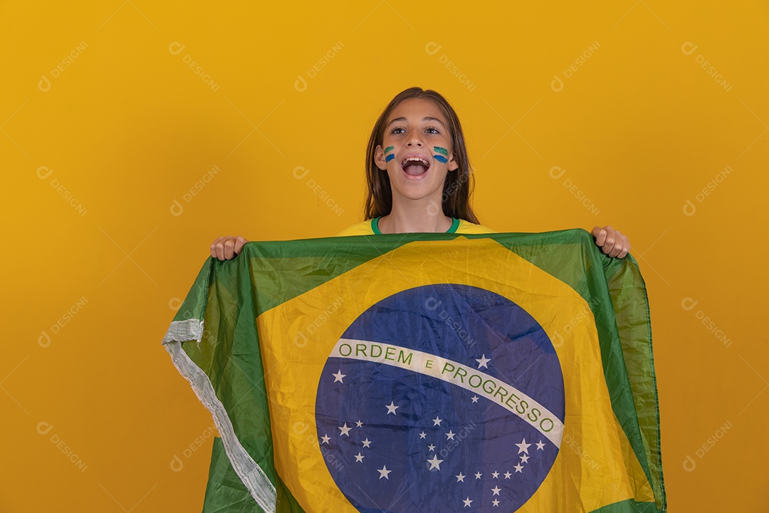 Linda mulher jovem torcedora da seleção brasileira