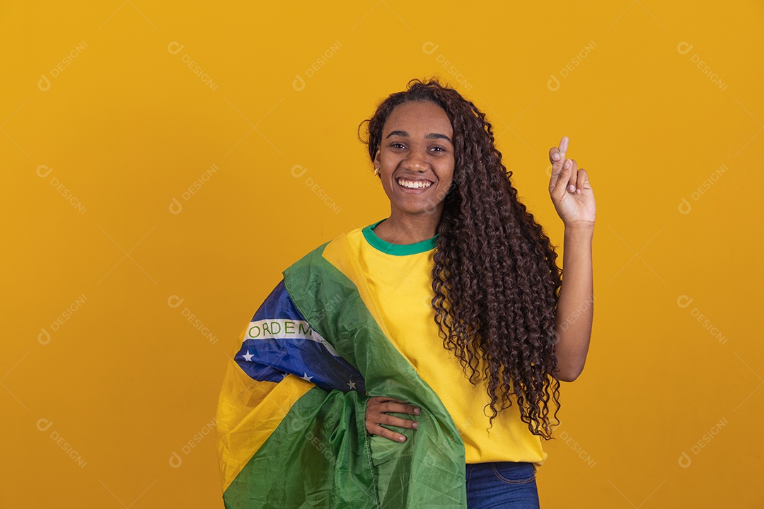 Linda mulher jovem torcedora da seleção brasileira