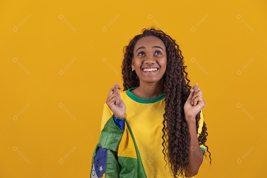 Linda mulher jovem torcedora da seleção brasileira