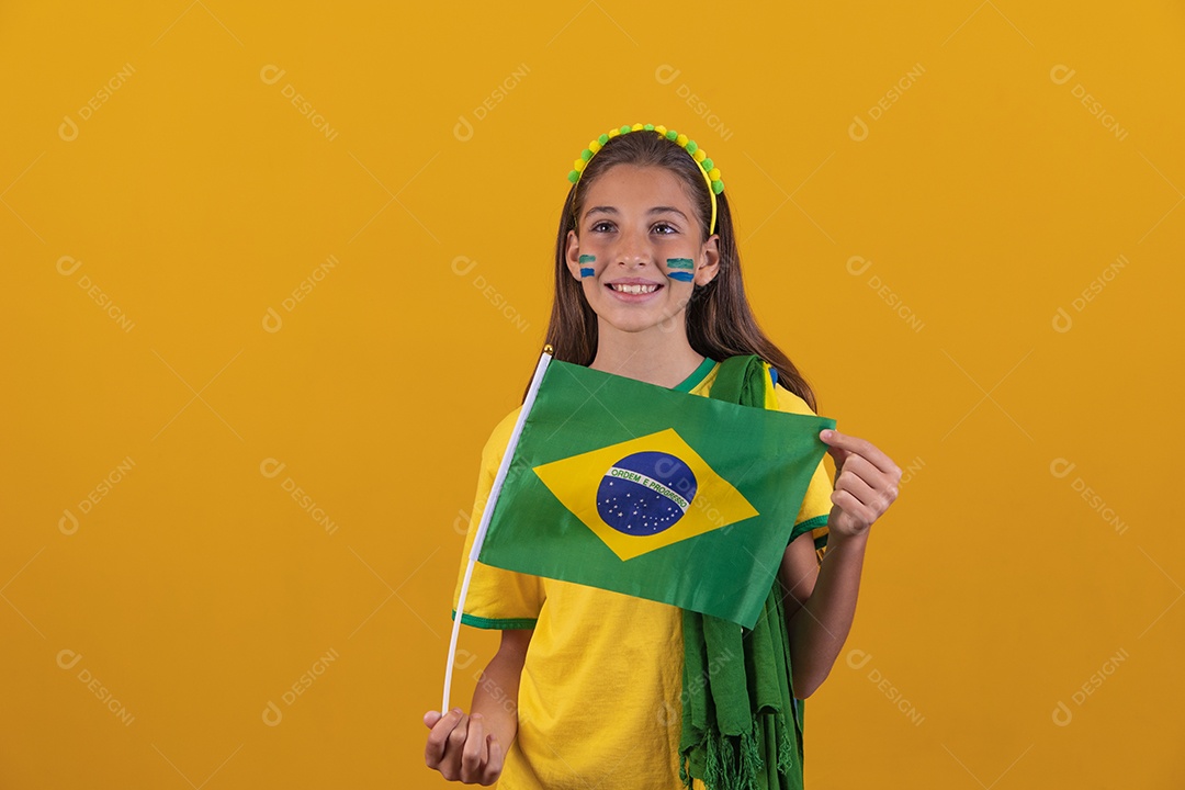 Linda mulher jovem torcedora da seleção brasileira