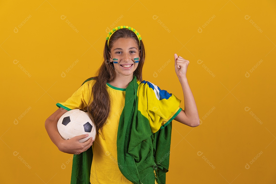 Linda mulher jovem torcedora da seleção brasileira