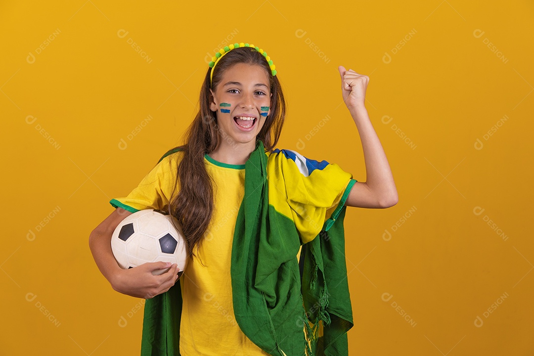 Linda mulher jovem torcedora da seleção brasileira