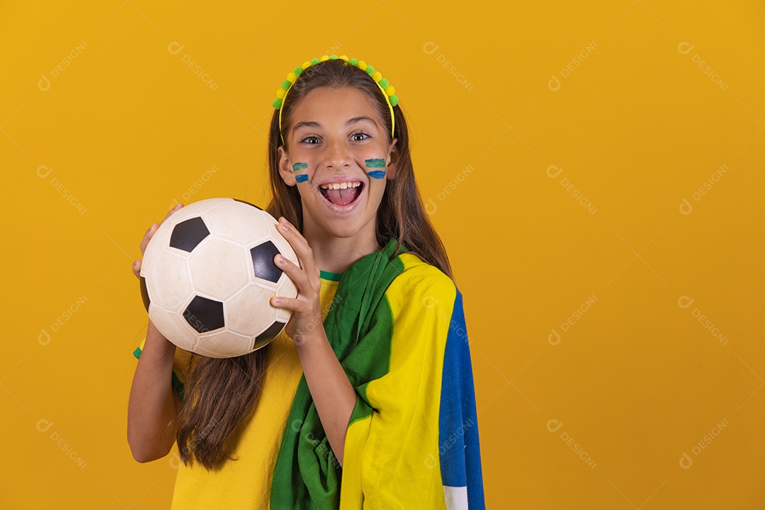 Linda mulher jovem torcedora da seleção brasileira