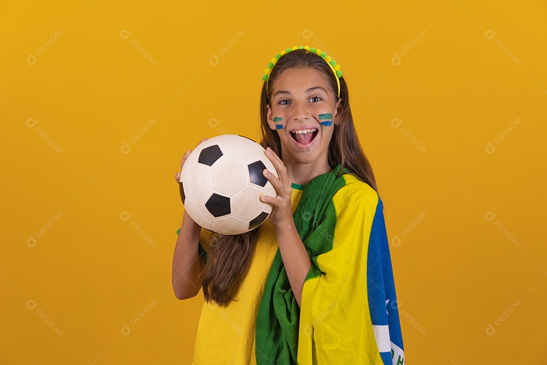 Linda mulher jovem torcedora da seleção brasileira