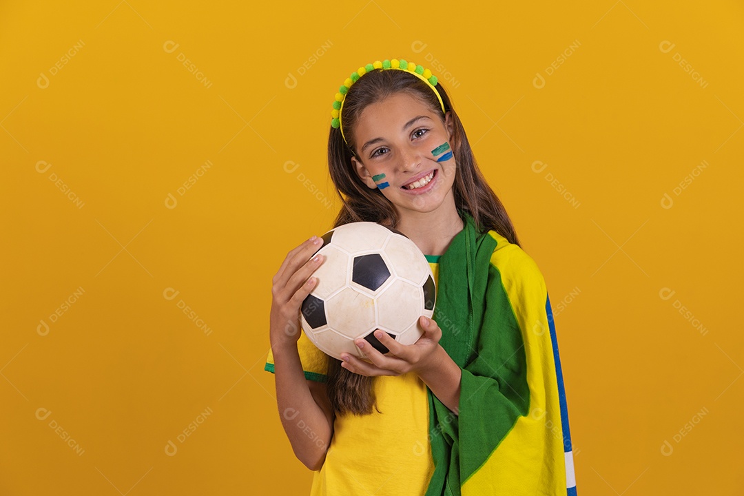 Linda mulher jovem torcedora da seleção brasileira