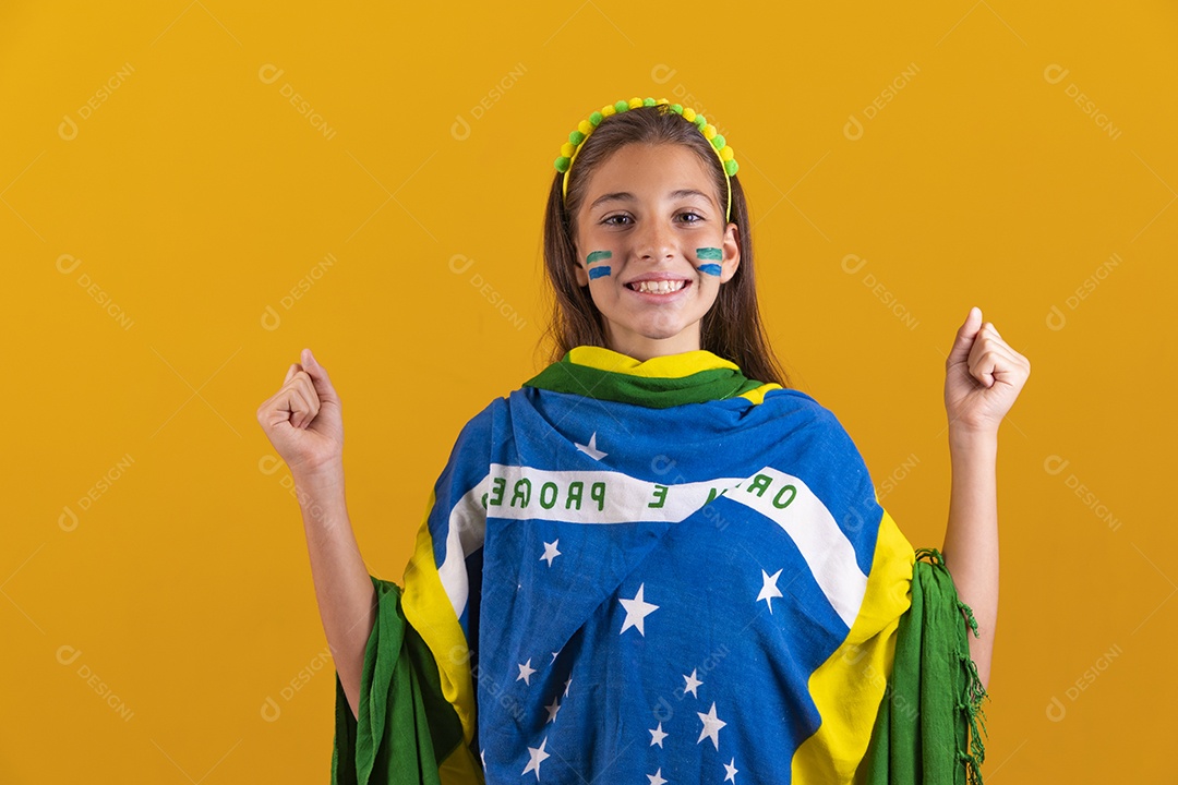 Linda mulher jovem torcedora da seleção brasileira