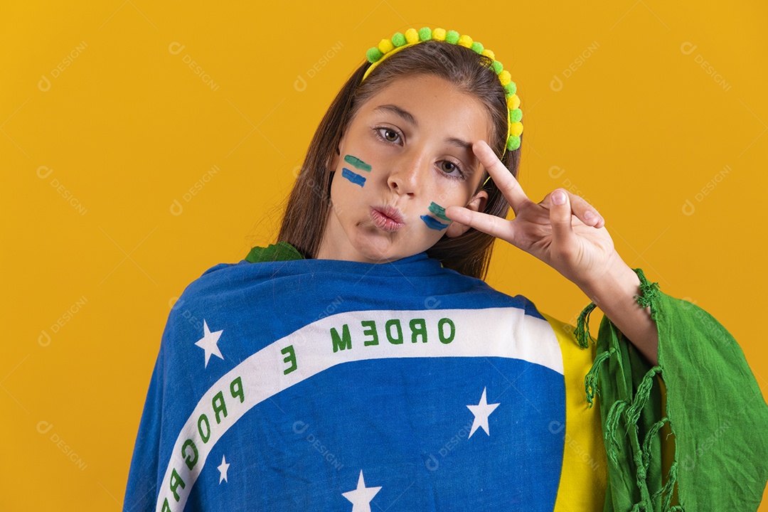 Linda mulher jovem torcedora da seleção brasileira