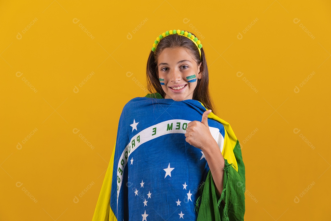 Linda mulher jovem torcedora da seleção brasileira