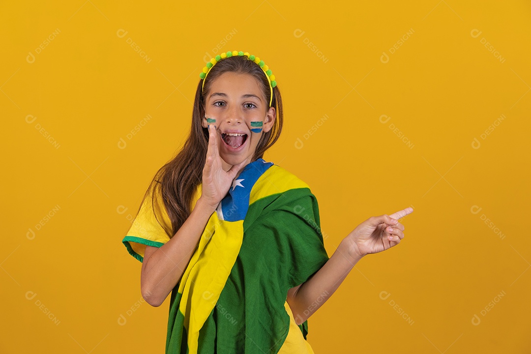 Linda mulher jovem torcedora da seleção brasileira