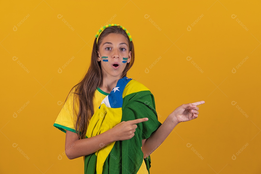 Linda mulher jovem torcedora da seleção brasileira