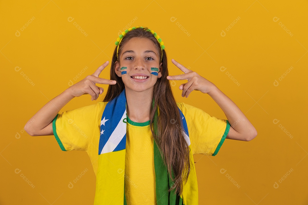 Linda mulher jovem torcedora da seleção brasileira