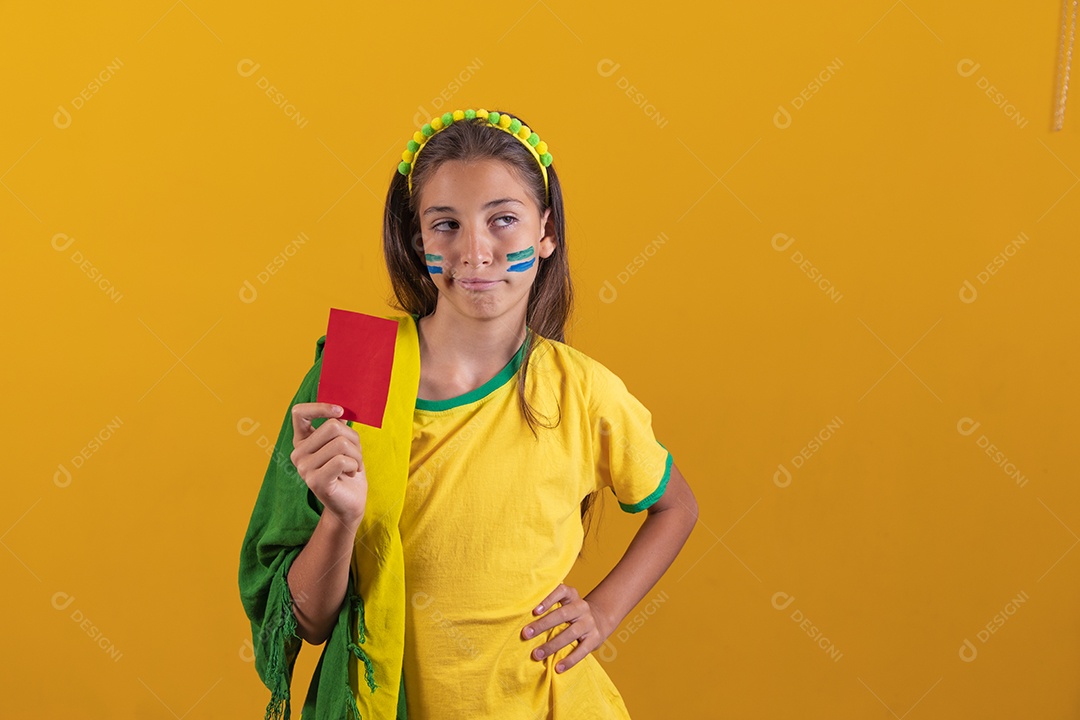 Linda mulher jovem torcedora da seleção brasileira