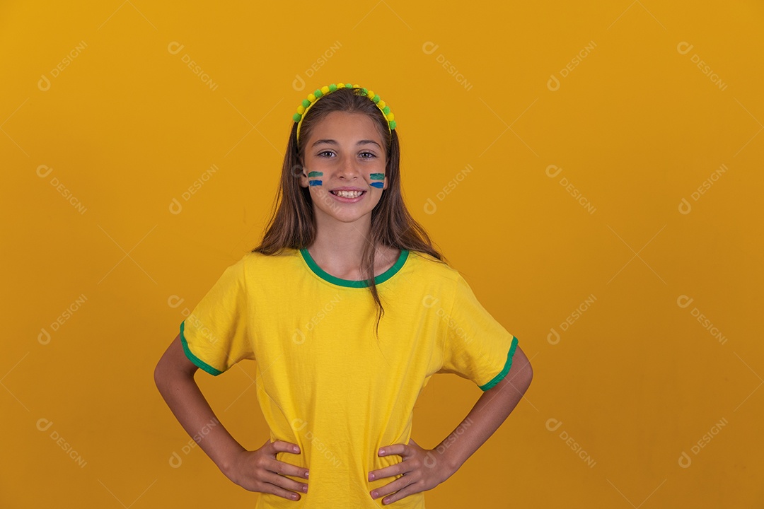 Linda mulher jovem torcedora da seleção brasileira