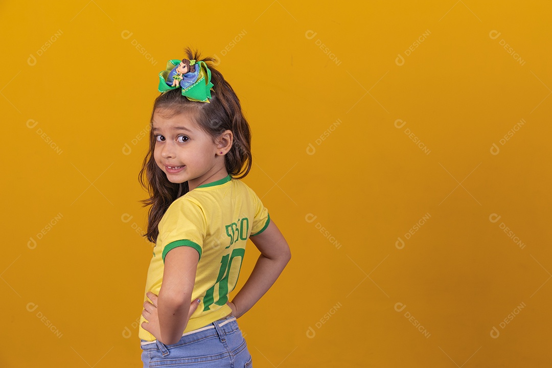 Linda menina criança torcedora do brasil Copa Do Mundo