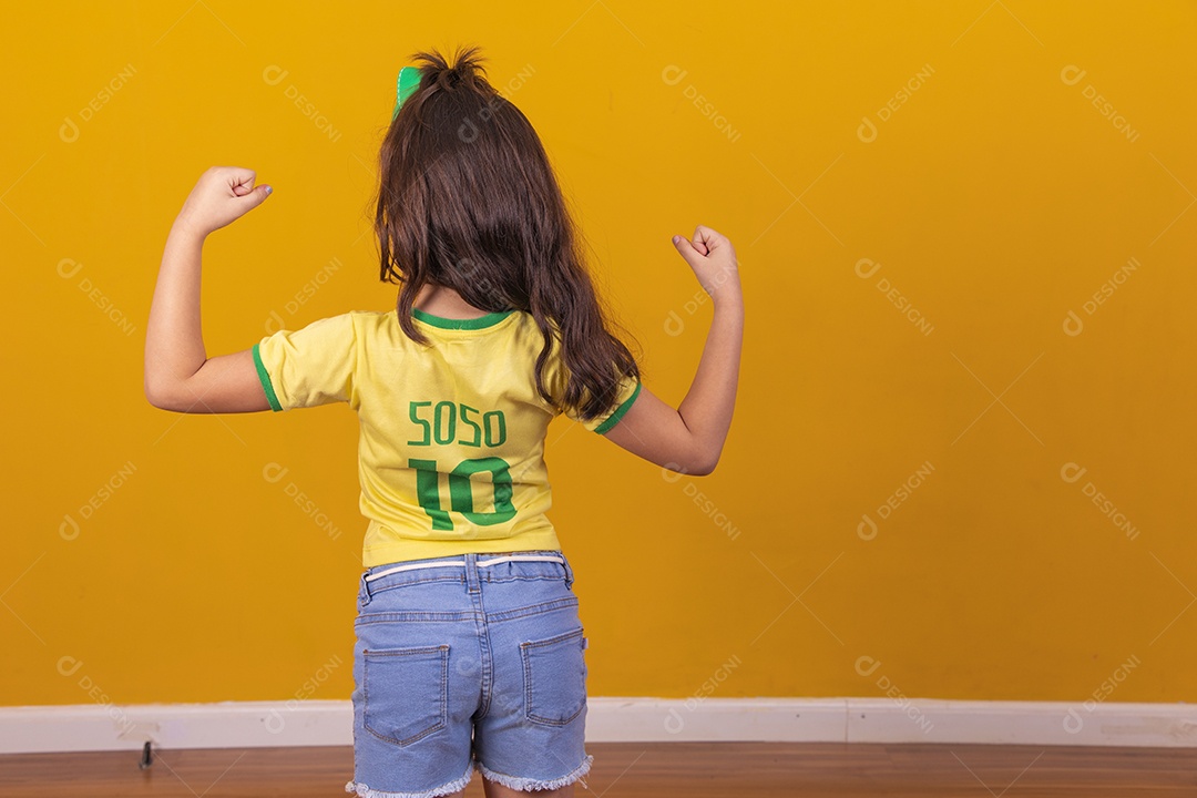 Linda menina criança torcedora do brasil Copa Do Mundo