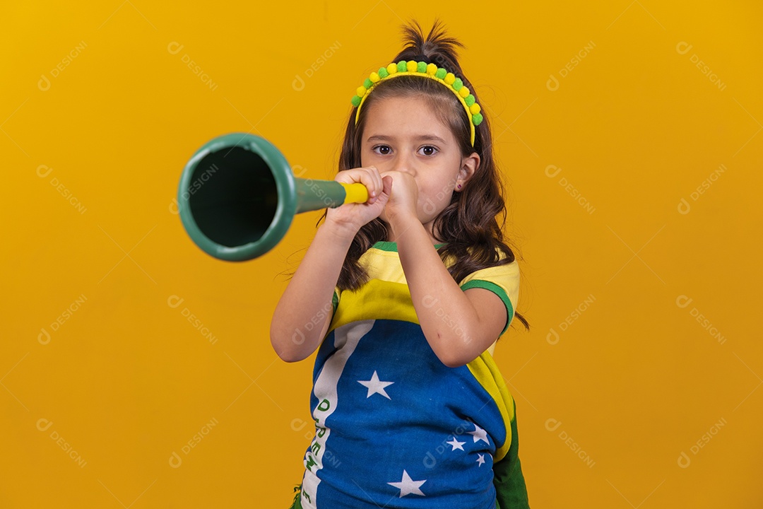 Linda menina criança torcedora do brasil Copa Do Mundo