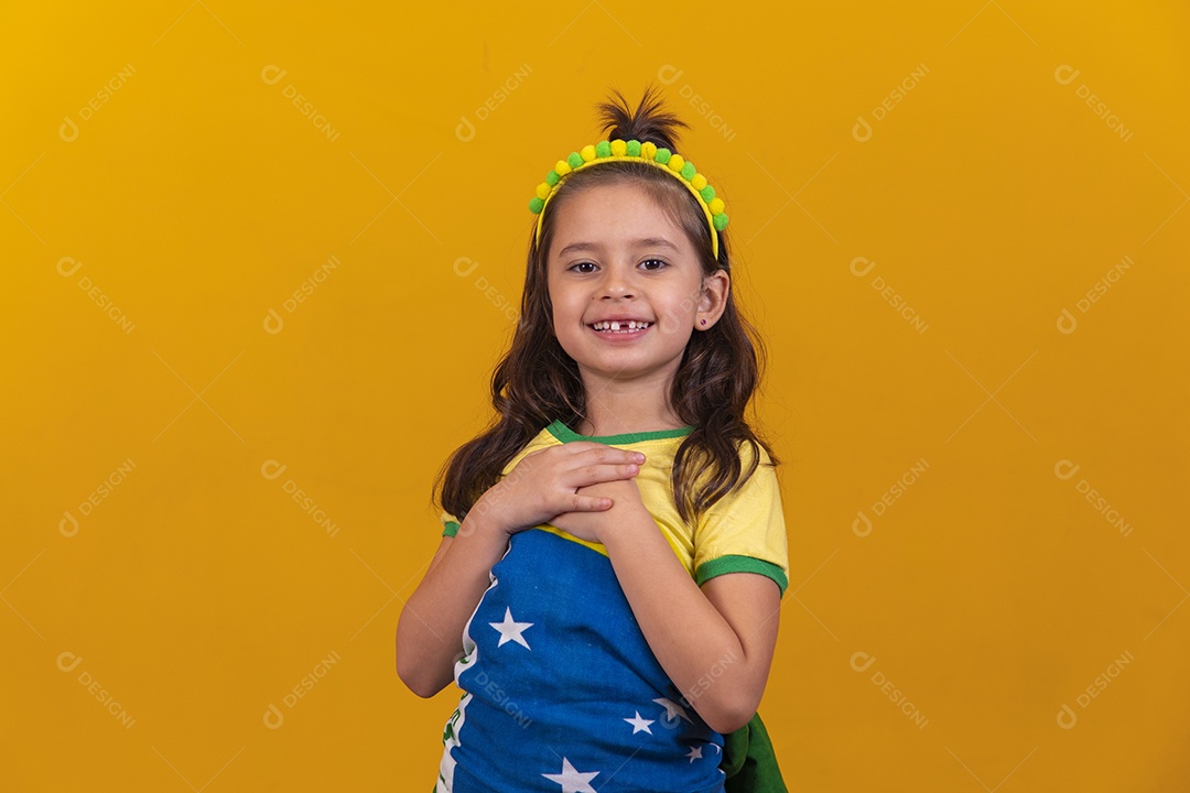 Linda menina criança torcedora do brasil Copa Do Mundo