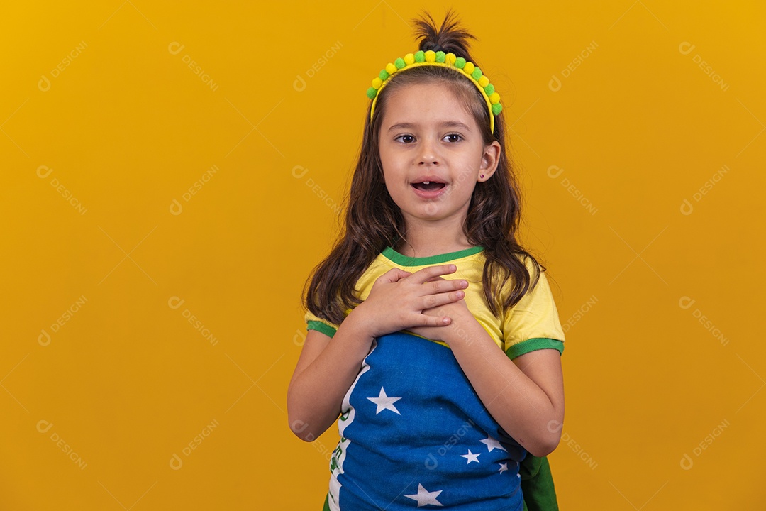 Linda menina criança torcedora do brasil Copa Do Mundo