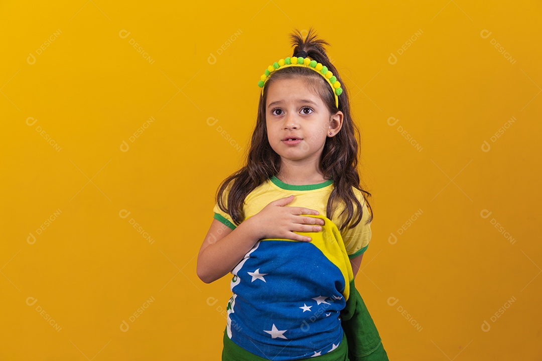 Linda menina criança torcedora do brasil Copa Do Mundo