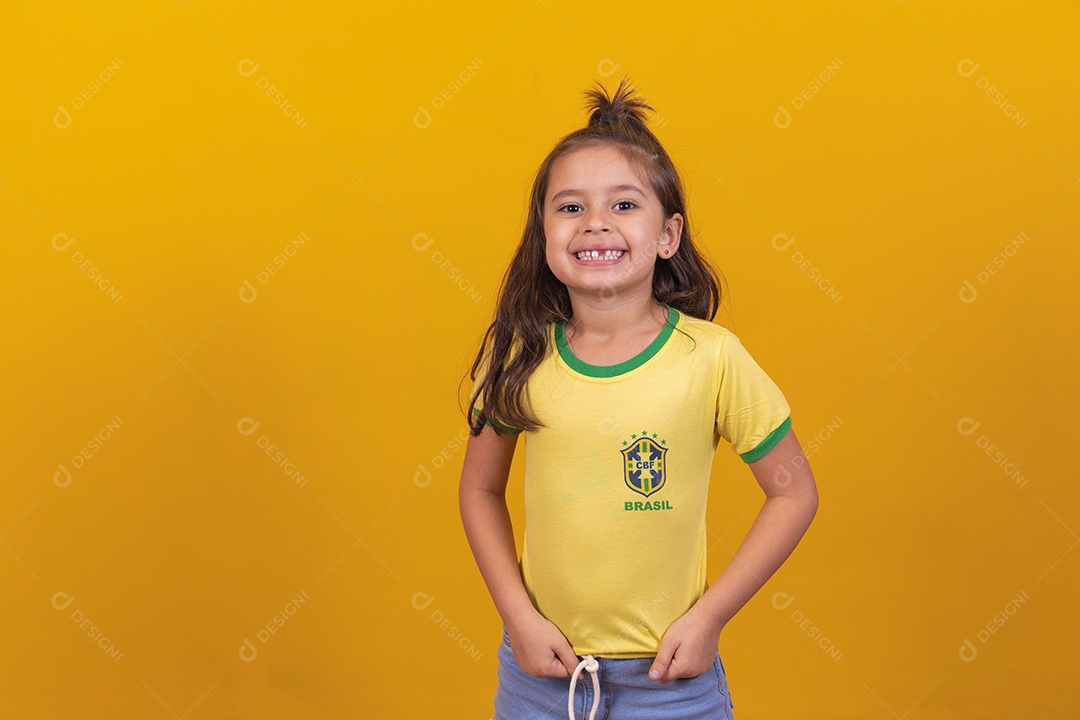 Linda menina criança torcedora do brasil Copa Do Mundo