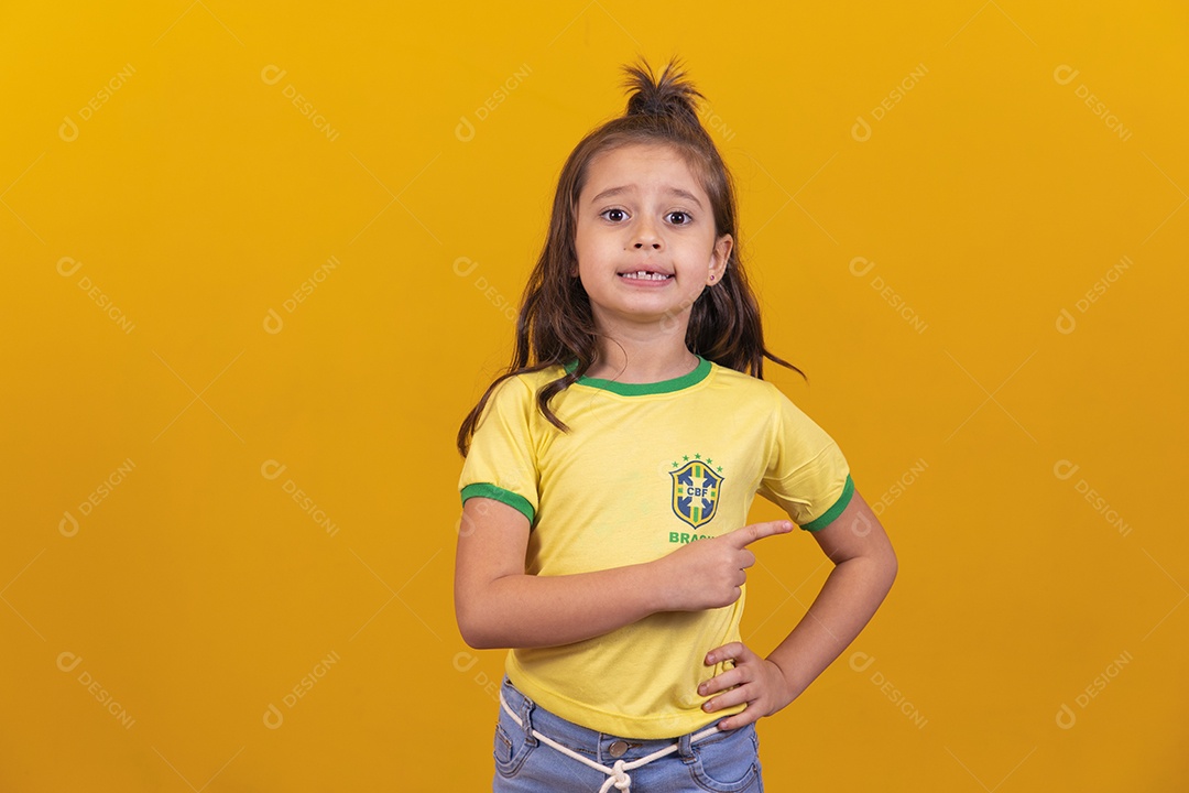 Linda menina criança torcedora do brasil Copa Do Mundo