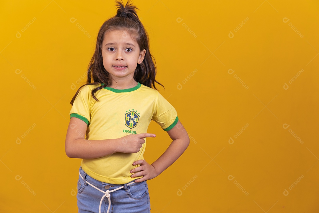 Linda menina criança torcedora do brasil Copa Do Mundo