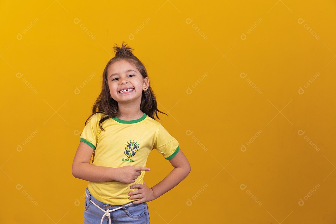 Linda menina criança torcedora do brasil Copa Do Mundo