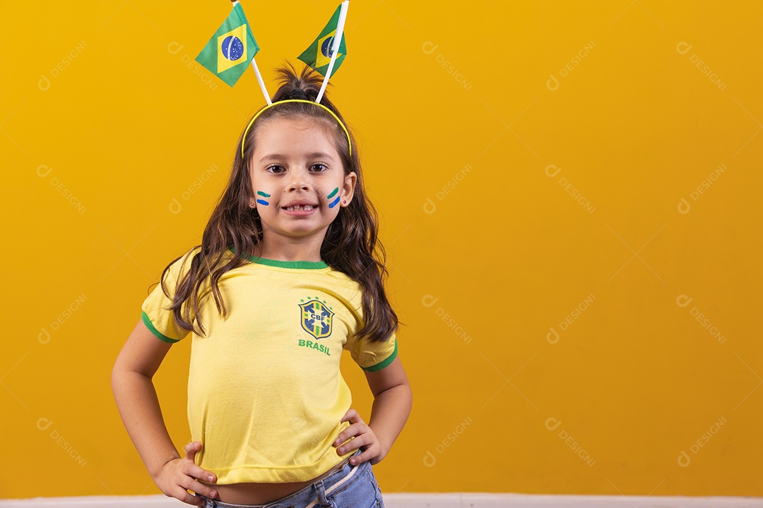 Linda menina criança torcedora do brasil Copa Do Mundo