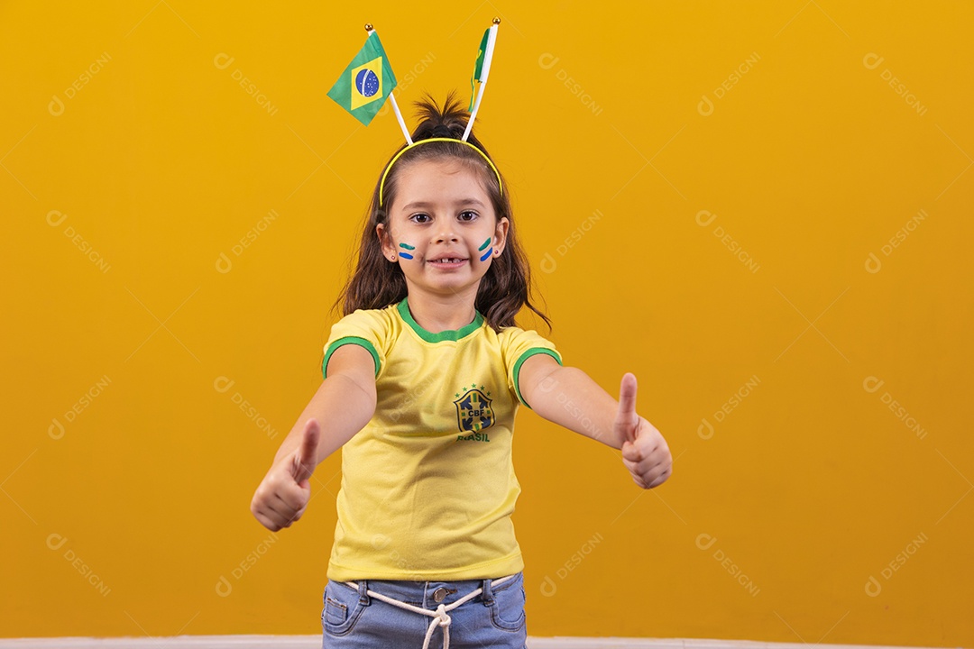 Linda menina criança torcedora do brasil Copa Do Mundo