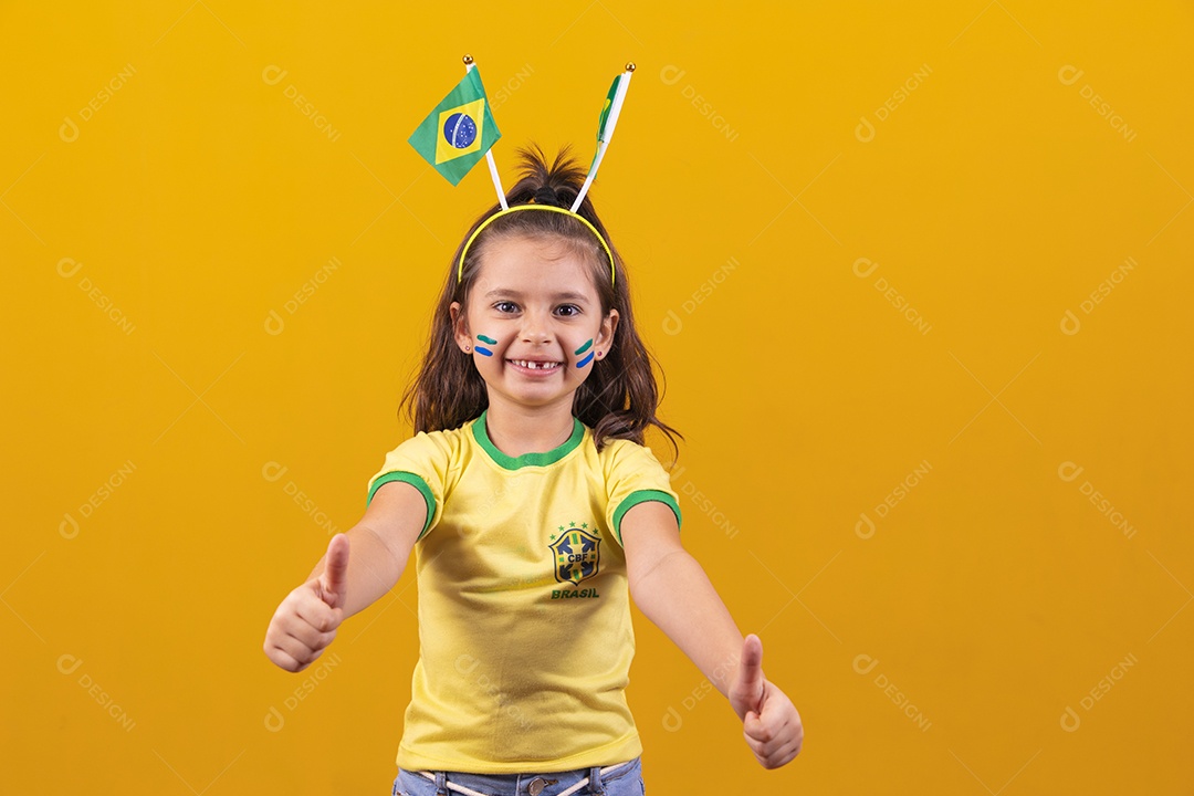 Linda menina criança torcedora do brasil Copa Do Mundo