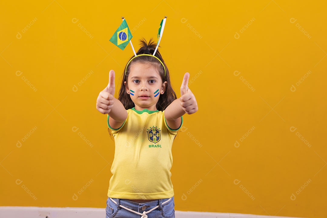 Linda menina criança torcedora do brasil Copa Do Mundo