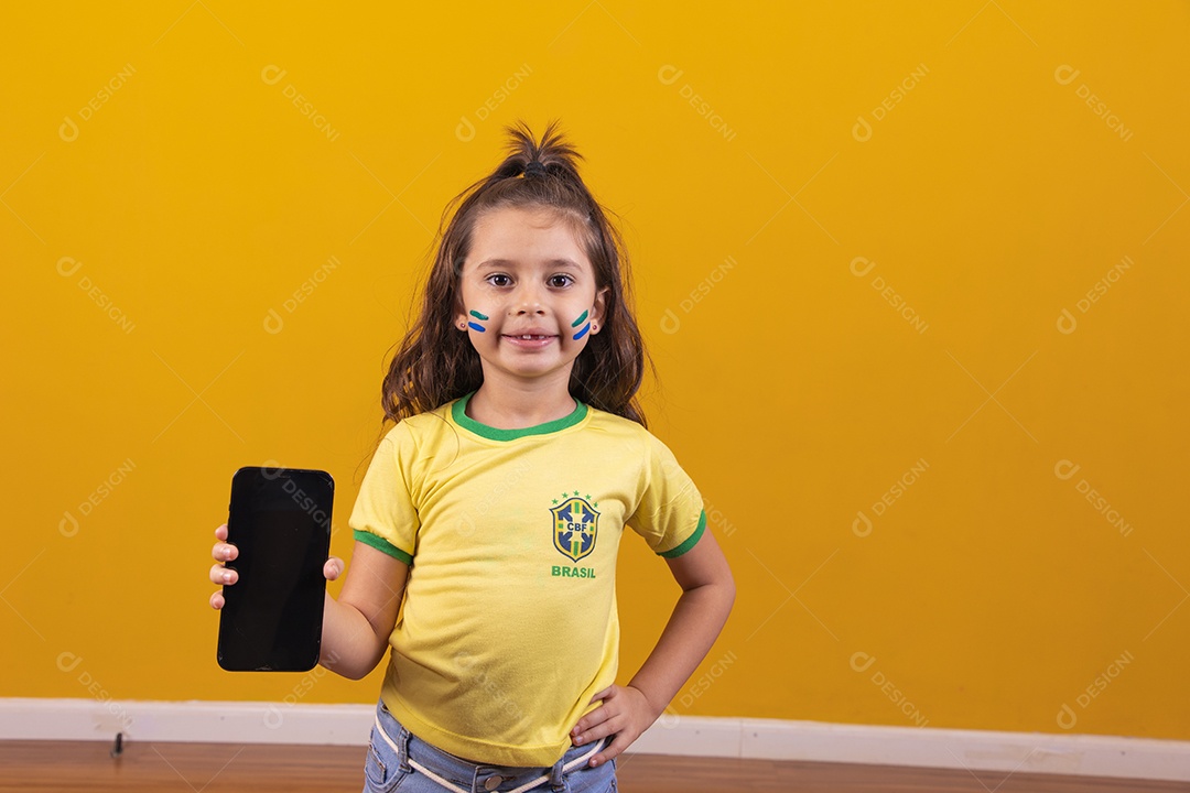 Linda menina criança torcedora do brasil Copa Do Mundo
