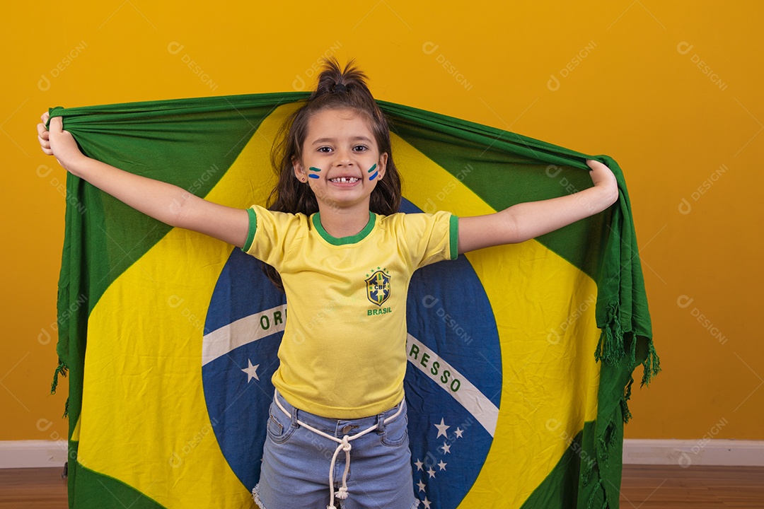 Linda menina criança torcedora do brasil Copa Do Mundo