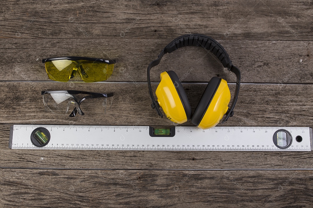 Engenheiro de mesa para trabalho no canteiro de obras.