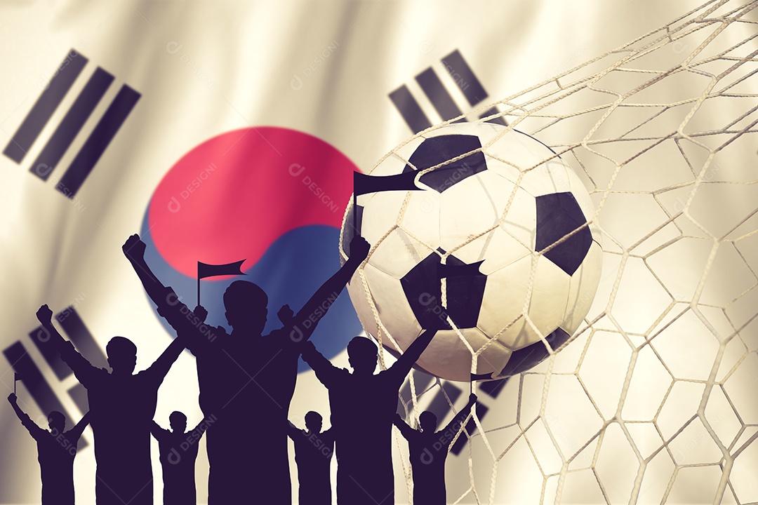 Silhuetas de fãs de futebol com bandeira da Coreia