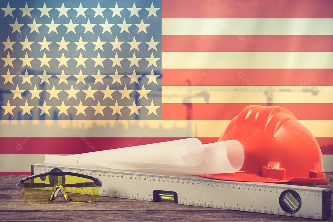 Plano de mesa de trabalho de engenheiro e planta no edifício construção.