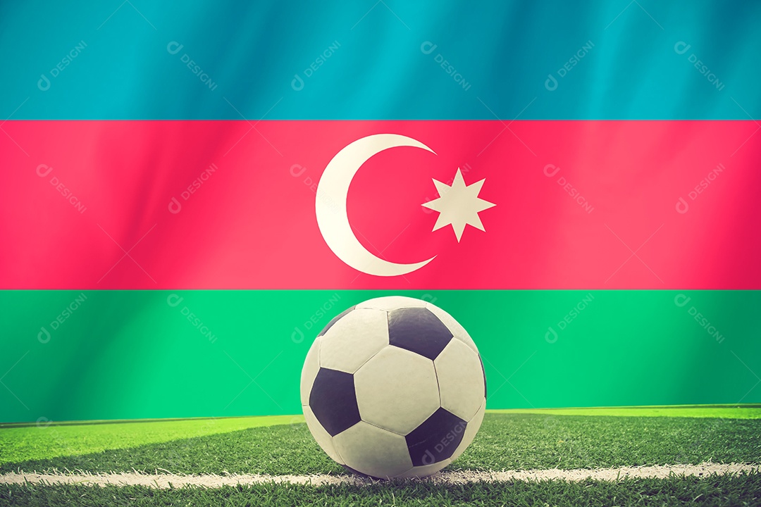 A bola de futebol e a bandeira nacional do Azerbaijão estão no verde.