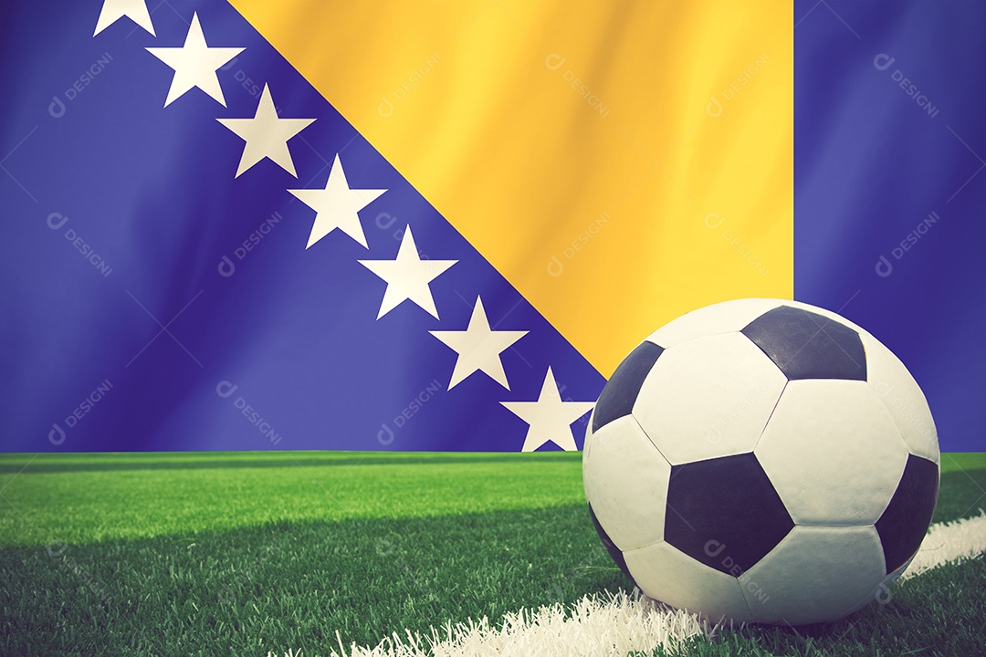 A bola de futebol e a bandeira nacional da Bósnia e Herzegovina.
