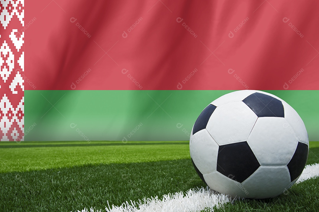 Bandeira da Bielorrússia e bola de futebol