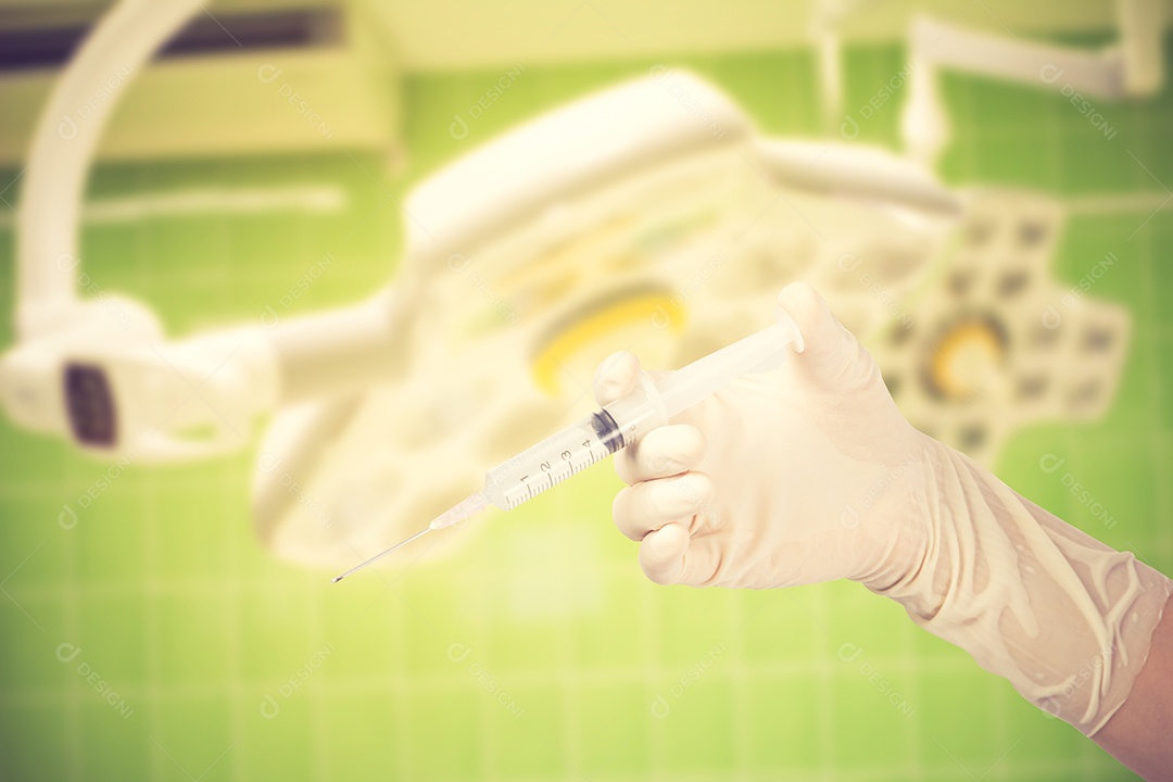 Botox colágeno Hialurônico e seringa.