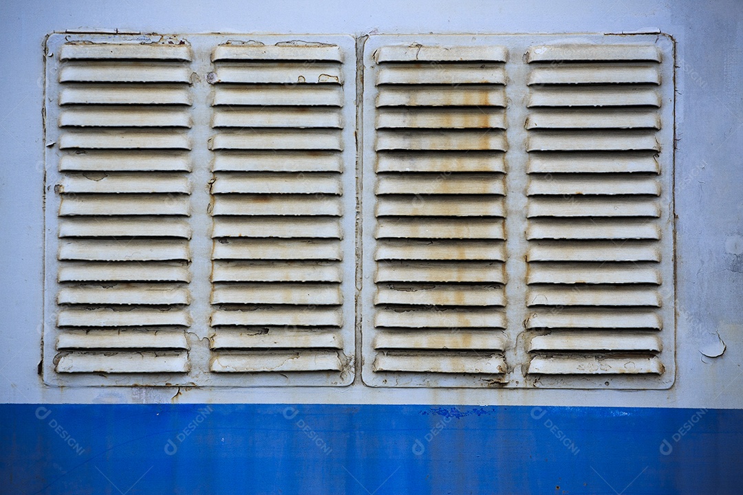 A textura da porta velha.