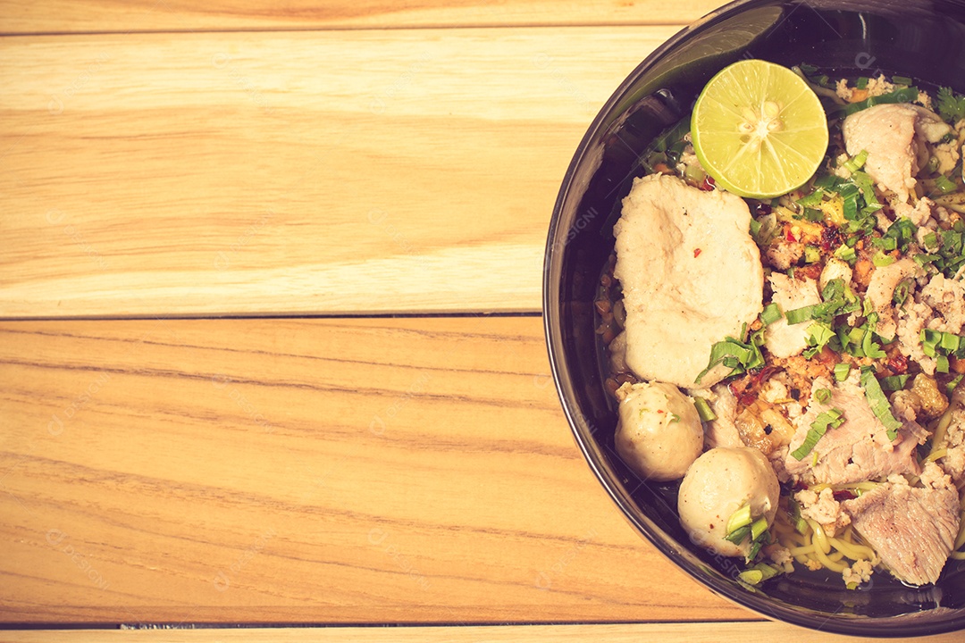 Macarrão de arroz delicioso com cor vintage