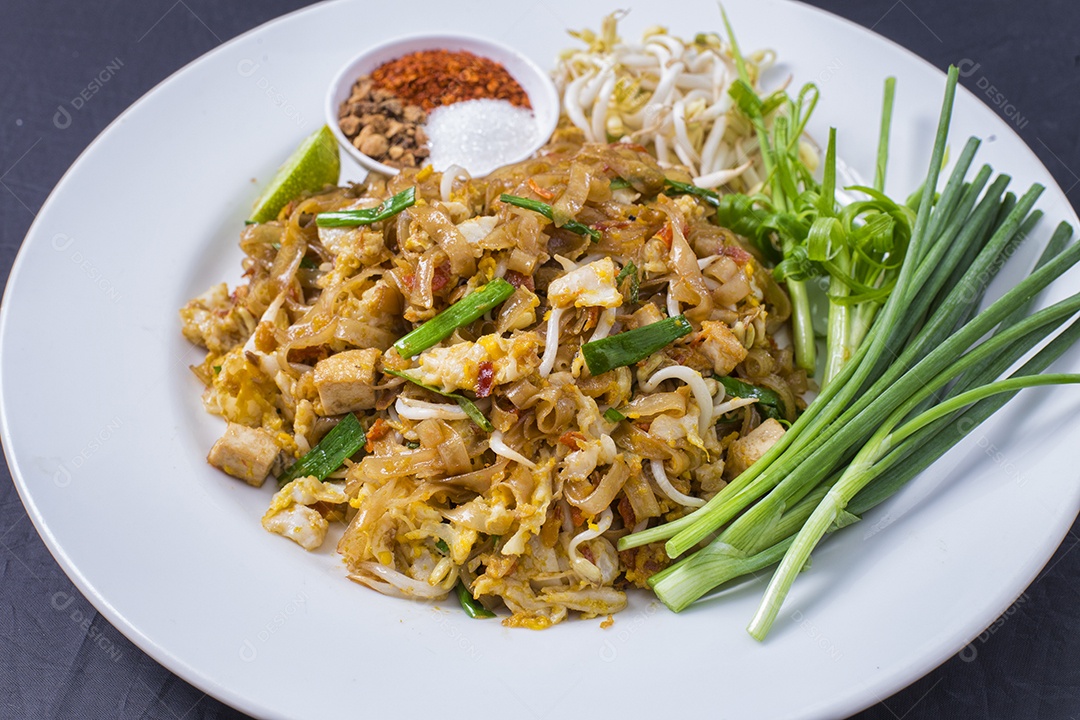 Comida tailandesa Pad thai, macarrão frito