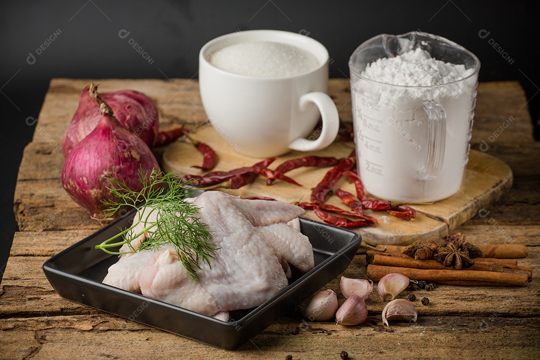 Asas de frango com especiarias - prontas para cozinhar
