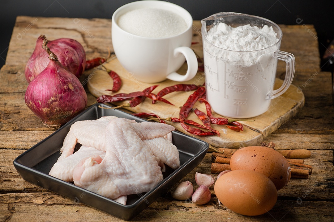 Asas de frango com especiarias - prontas para cozinhar