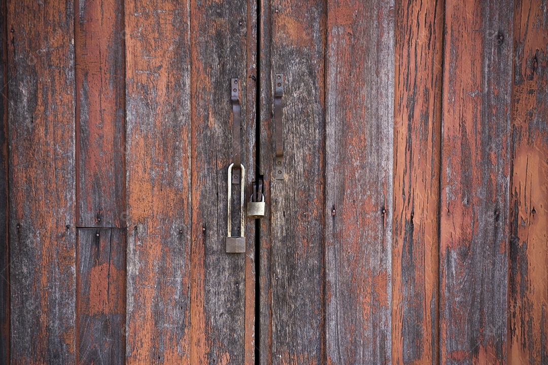 Fechadura da porta velho fundo enferrujado.