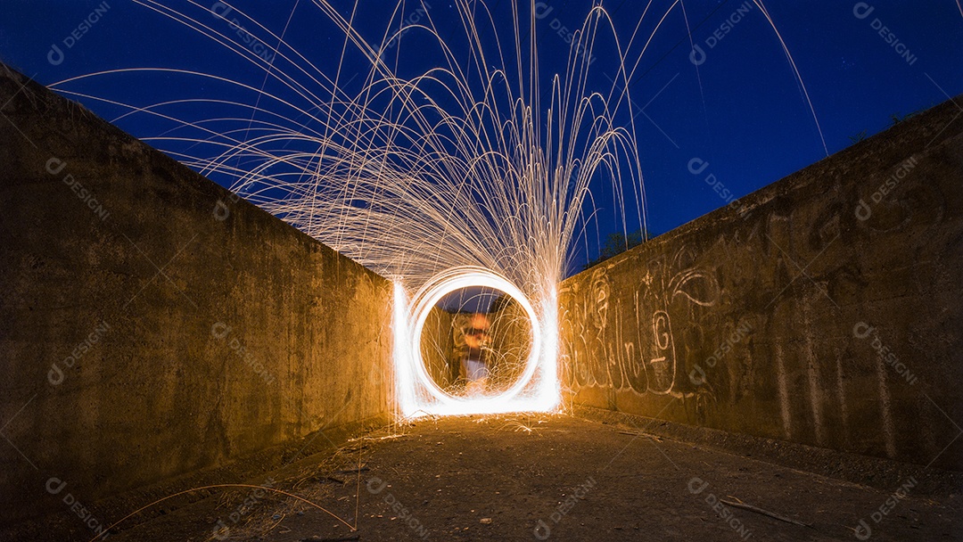 Fogos de artifício de lã de aço em chamas estilo HDR