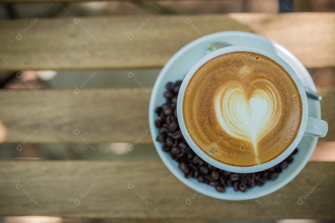 Café xicara com grãos de café