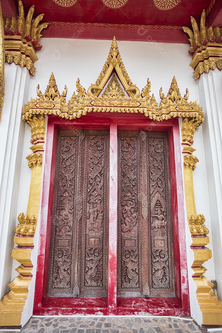 Porta do templo de estilo tailandês