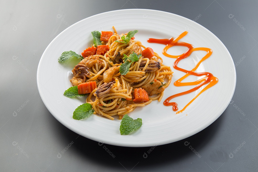 Prato de comida Espaguete com molho